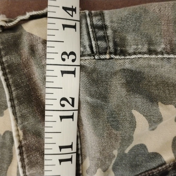 Kut From The Kloth Distressed Camouflage Jeans - Picture 10 of 12